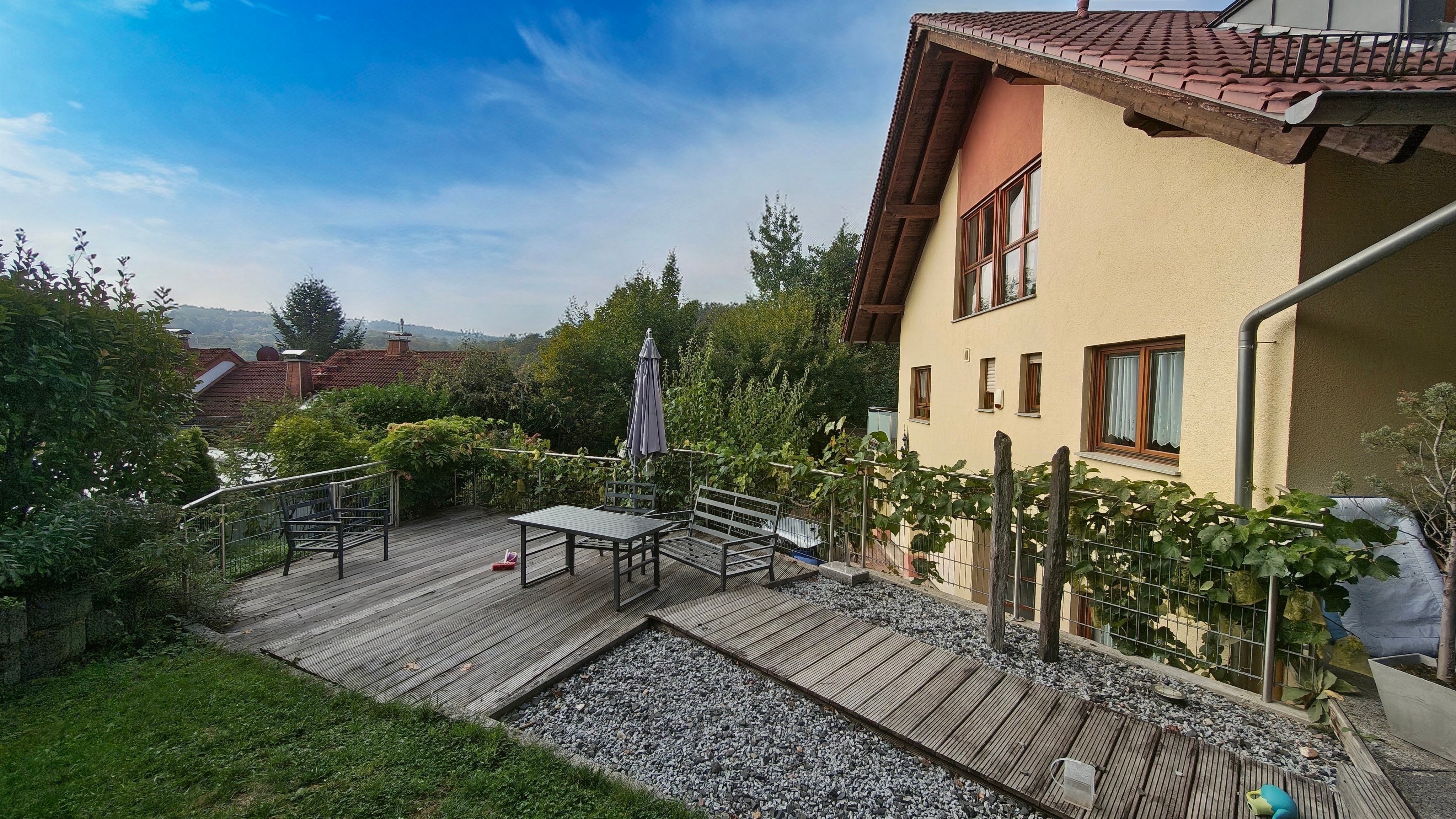 Garten mit Sitzbereich